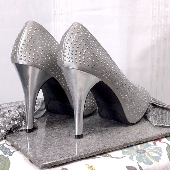 🤍 RAMPAGE ‘Gimme’ Silver Satin Rhinestone Peep Toe Platform Heels - Picture 9 of 10